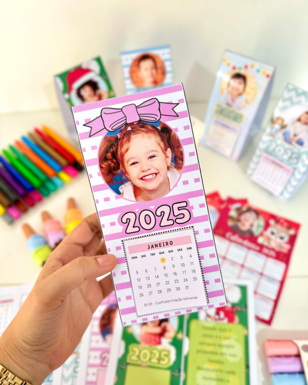 Calendários de Mesa 2025 Personalizáveis com Foto da Criança - Image 2